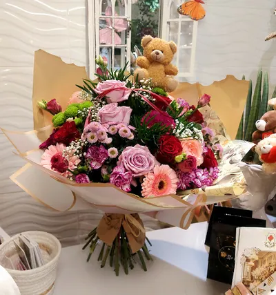 Kwiaciarnia 4 Pory Roku Pracownia florystyczna,BALONY Z HELEM,Prezenty "z JAJEM",Dekoracje sal i samochodów